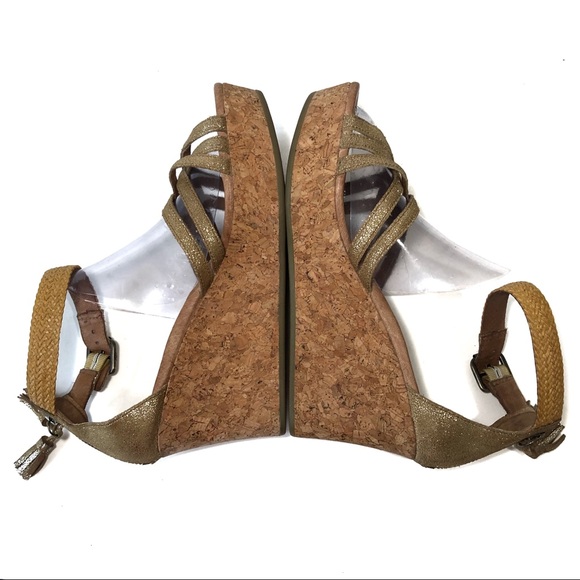 UGG sandals gold size 9 - Picture 4 of 8